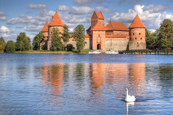 Замок Тракай. Фото Тракай, Литва. Trakai castle photos. Туры в Прибалтику на майские