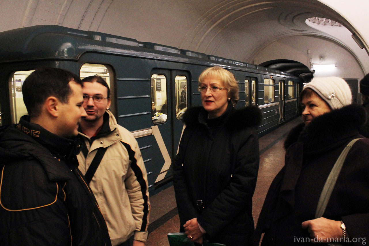 Купить поездки метро. Сталинское метро. Сталин в метро.